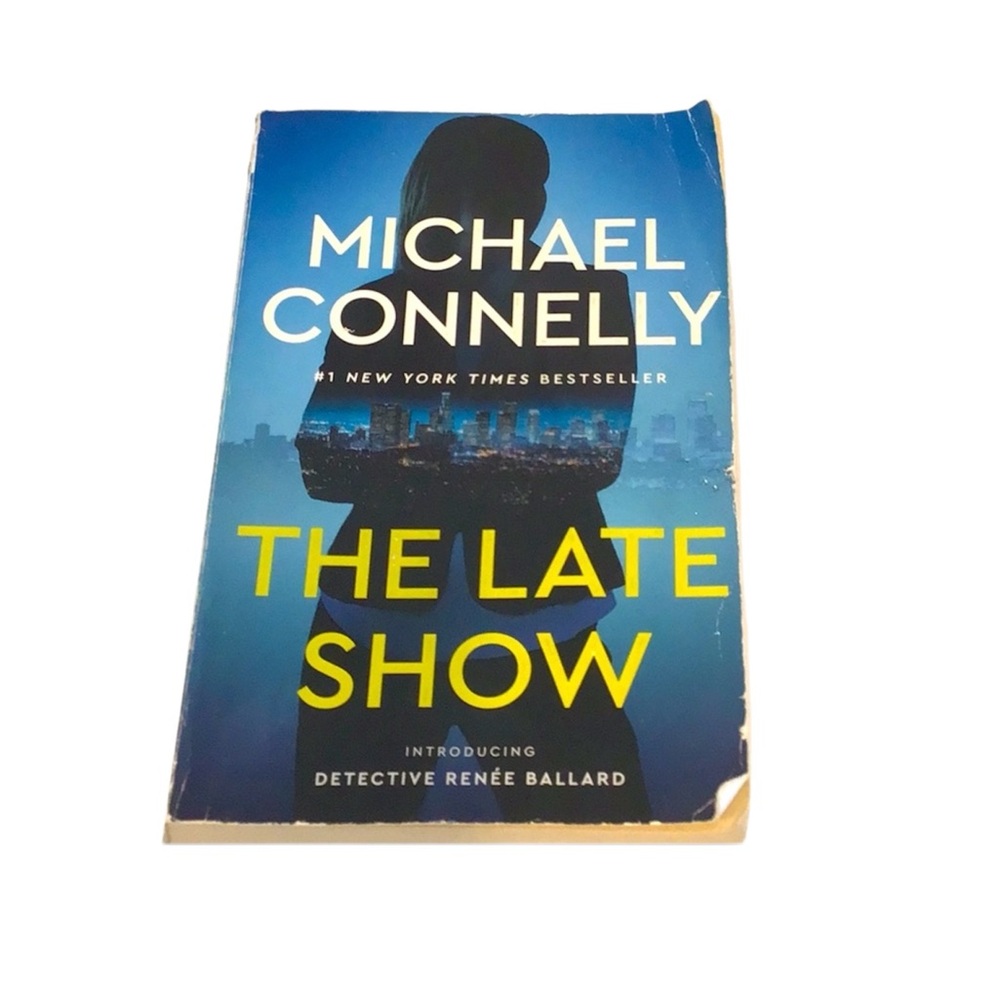 💚 FREE with any purchase ⭐️ Michael Connelly - The Late Show Softcover
